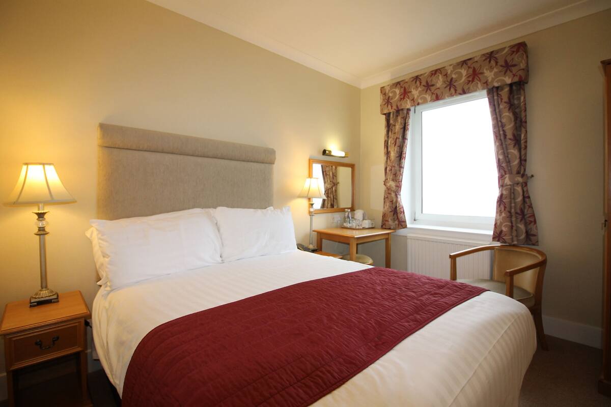 Standard Double Room, Sea View | Iron/ironing board, free cots/infant beds, rollaway beds, free WiFi