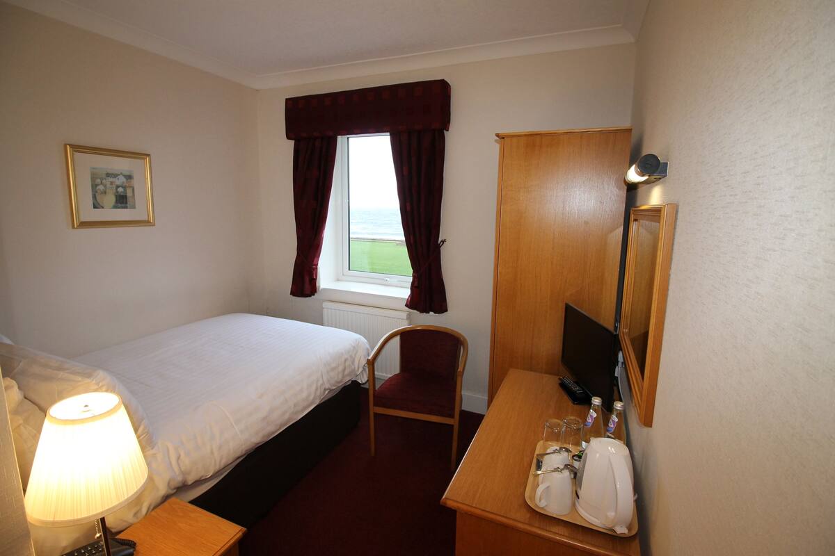 Single Room, Sea View | Iron/ironing board, free cots/infant beds, rollaway beds, free WiFi