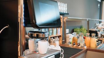 Desayuno buffet diario (EUR 16.9 por persona)