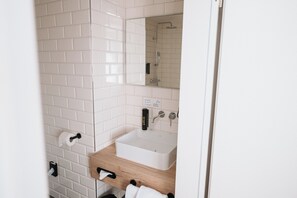 Design Studio | Bilik Mandi | Pancuran mandi, kelengkapan dandanan diri percuma, pengering rambut 
