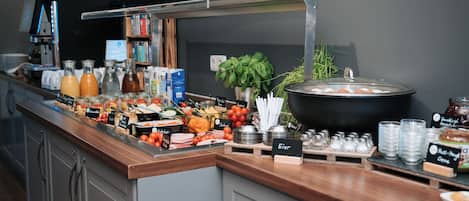 Daily buffet breakfast (EUR 16.9 per person)