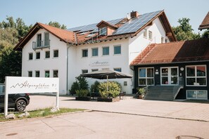 Exterior - Hotel Alpenglühen (Olching)