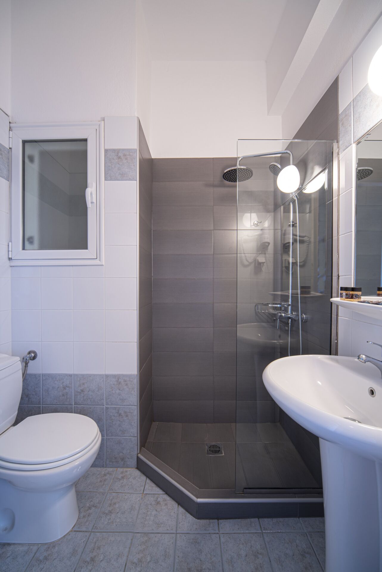family suite | bathroom | shower, free toiletries, hair dryer, bathrobes