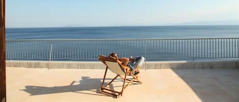 Sistema de insonorización, tabla de planchar con plancha y wifi gratis