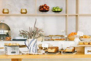 Breakfast buffet - Hotel Cokkinis (Megara)