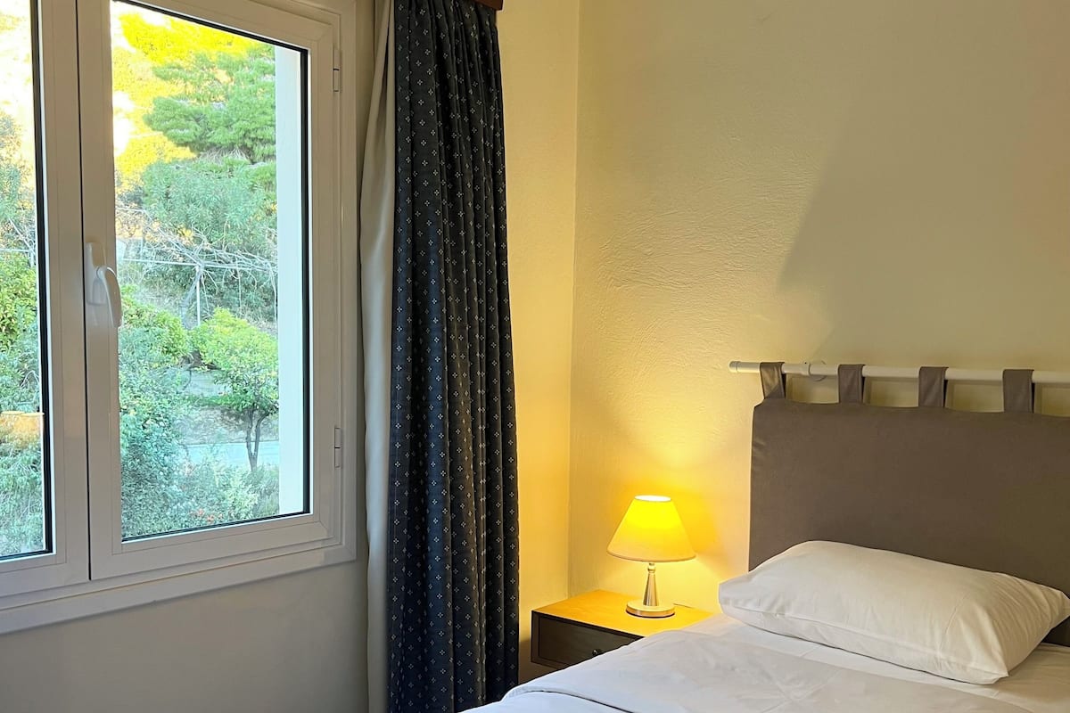 Budget Twin Room without a Balcony/Mountain View | 遮光窗簾/窗簾、隔音、熨斗/熨衫板、免費 Wi-Fi