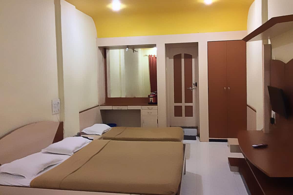 1 bedroom, premium bedding, down comforters, individually decorated