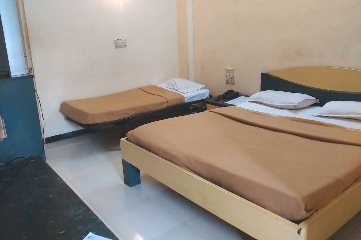 Executive Non - AC 3 Bedded | 1 bedroom, premium bedding, down comforters, individually decorated
