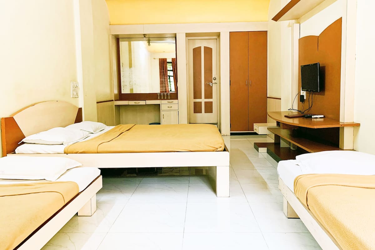 1 bedroom, premium bedding, down comforters, individually decorated