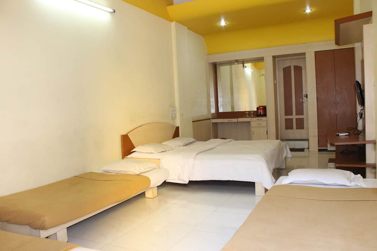 1 bedroom, premium bedding, down comforters, individually decorated