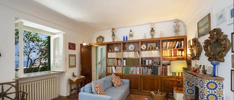 Panoramic Villa, Sea View | Living area