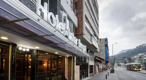 Front of property - Hotel Inter Bogota (Bogotá)