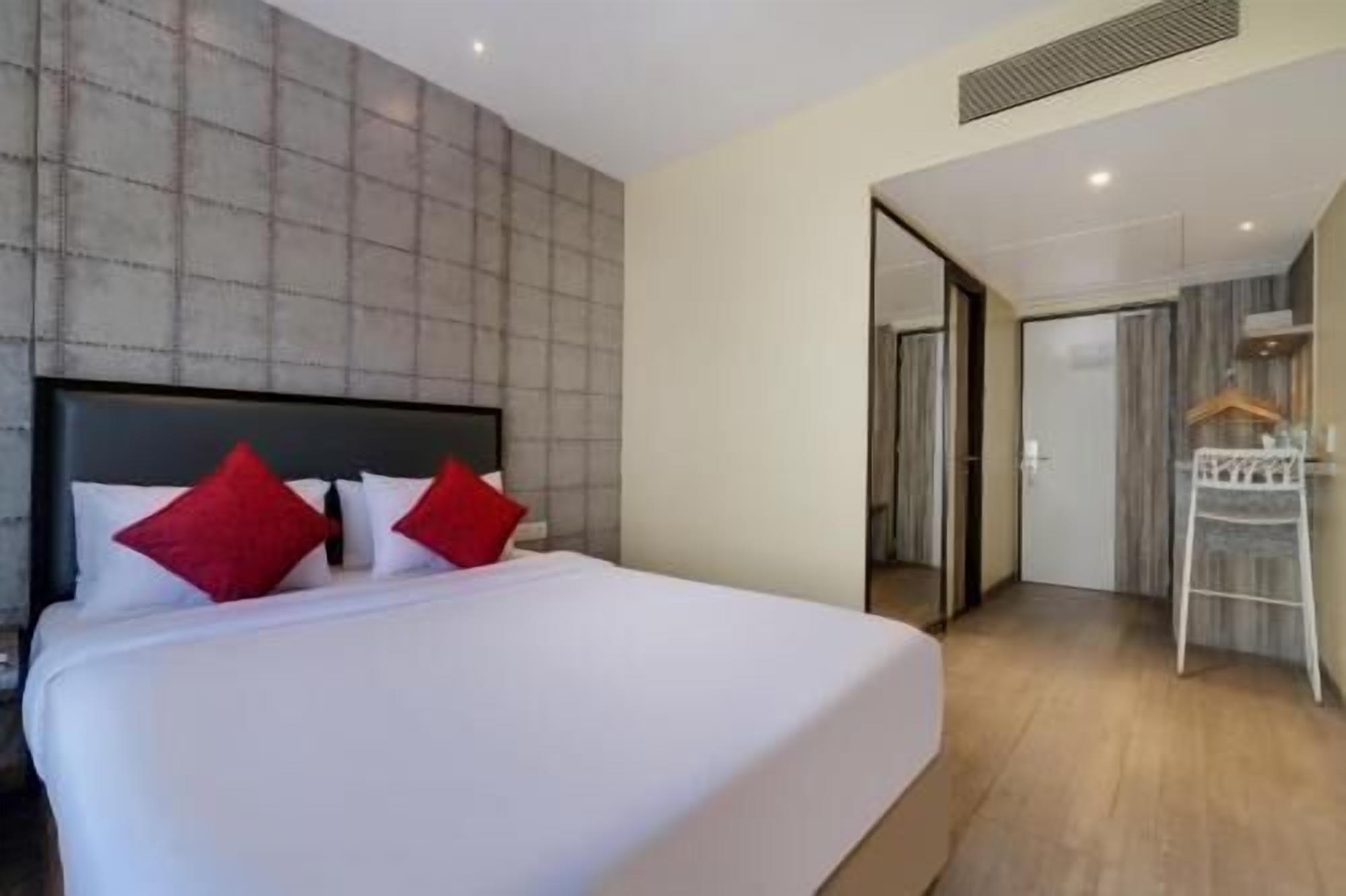 Ropa de cama de alta calidad, caja fuerte, escritorio