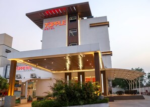 Property entrance - 7 Apple Hotel Vadodara (Vadodara)