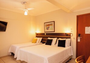 Executivo (1 Cama Casal + 1 Cama de Solteiro) | 1 間睡房、書桌、手提電腦工作空間、遮光窗簾/窗簾