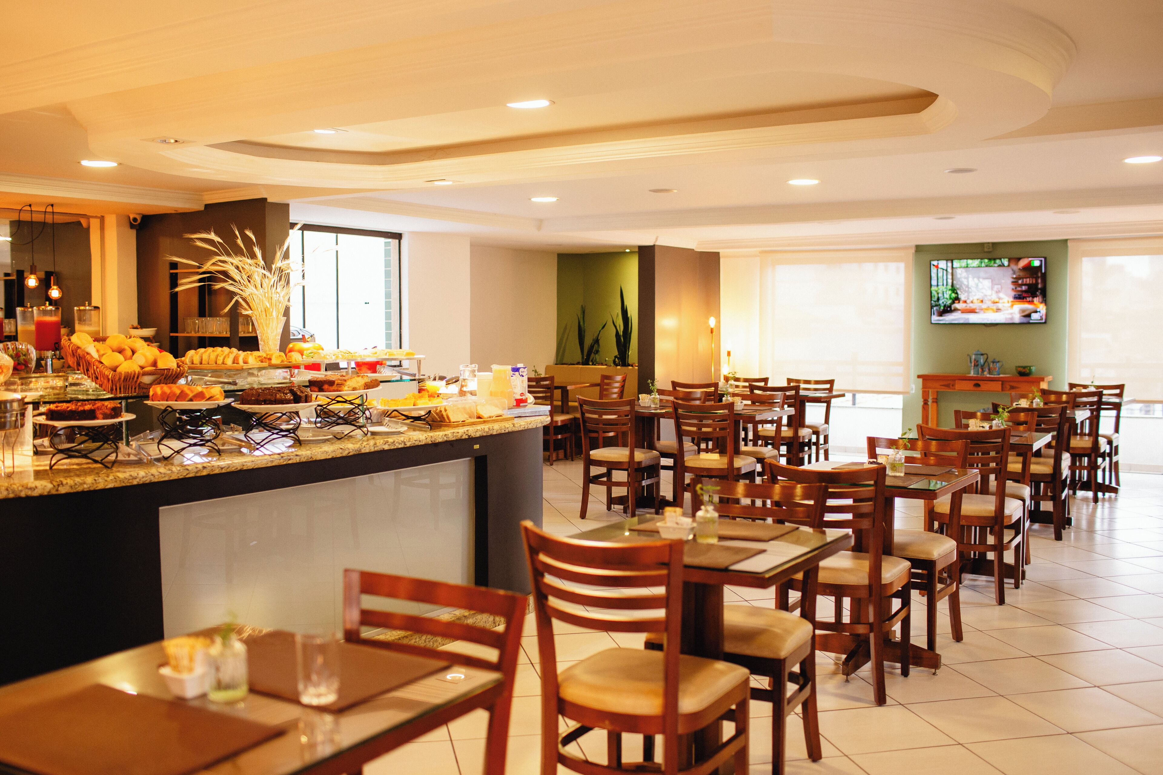 Breakfast and dinner served