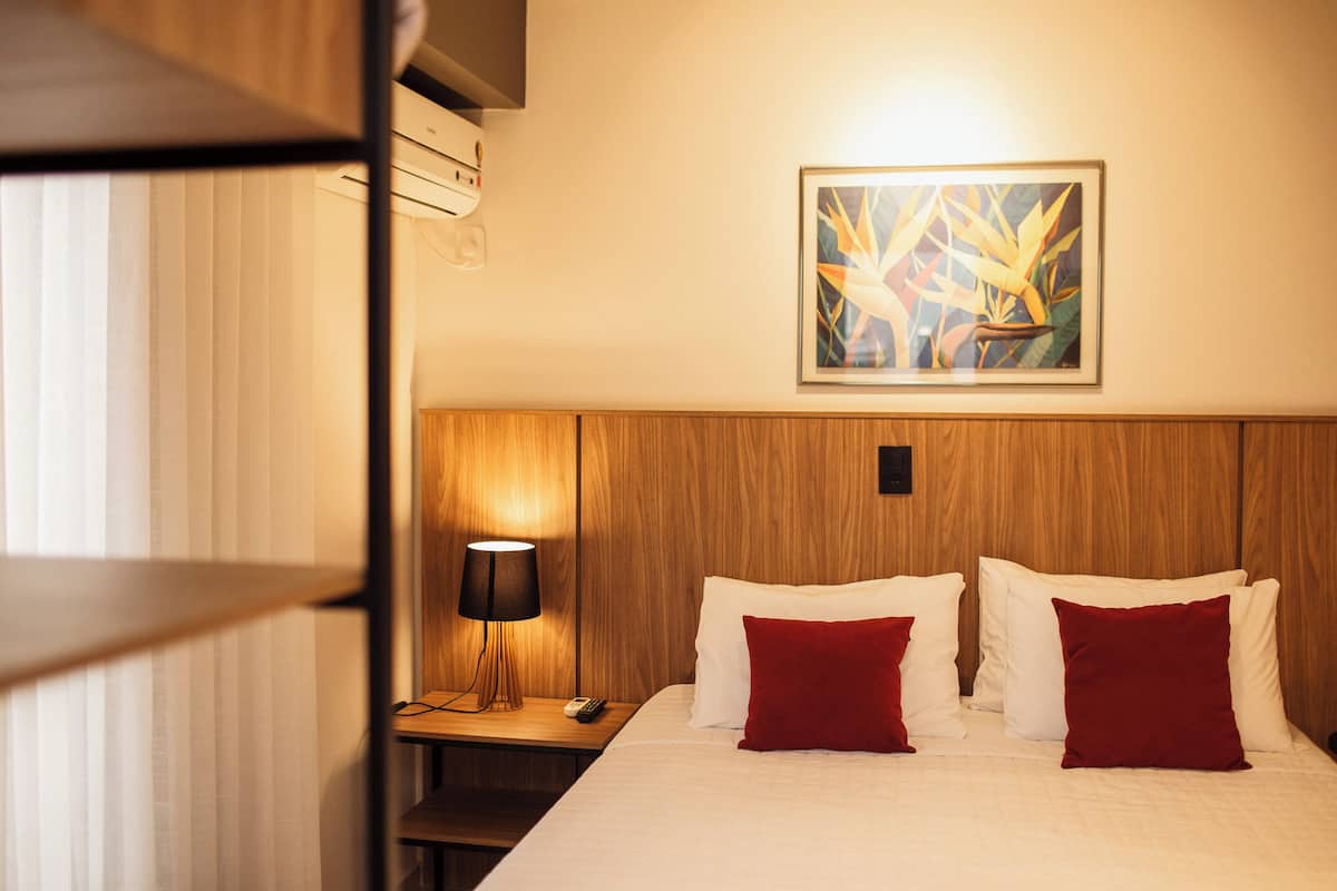 Executive Room | 1 bedroom, desk, laptop workspace, blackout drapes