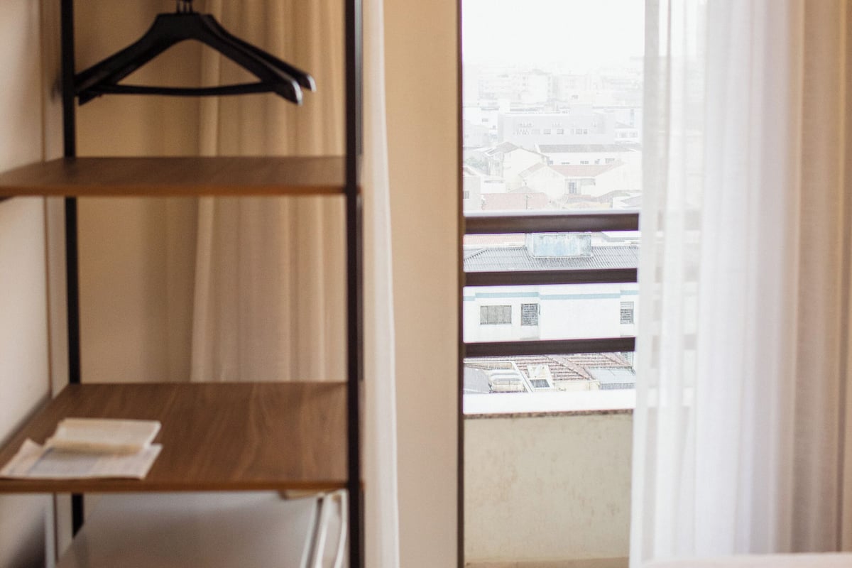 Executive Room | 1 bedroom, desk, laptop workspace, blackout drapes