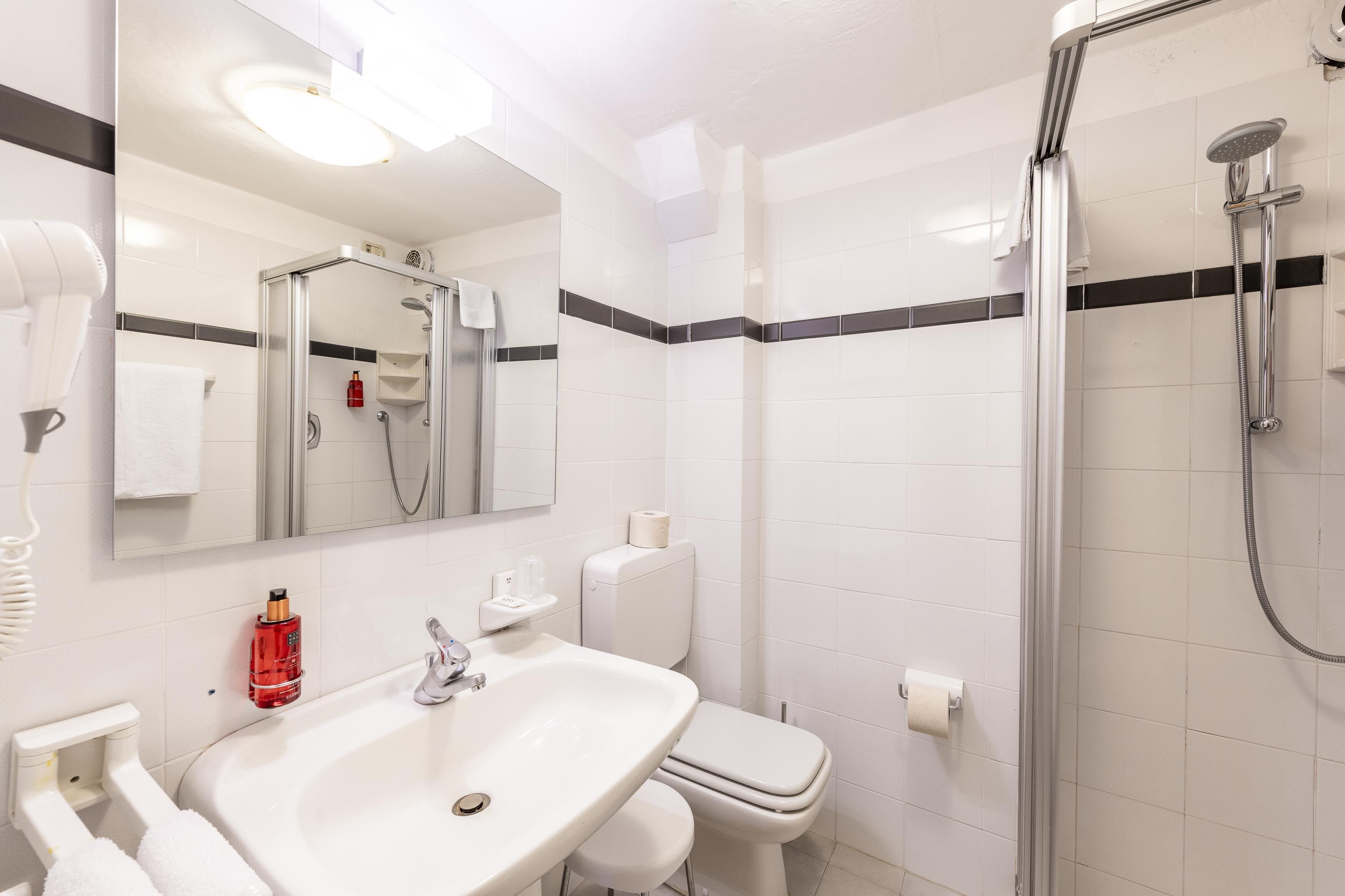 comfort triple room | bathroom | hair dryer, bidet, towels, soap