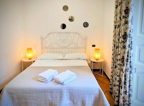 Superior Double Room - La Locanda dell'Arte-Piazza Dante (Naples)