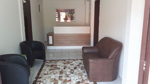 ฝ่ายต้อนรับ