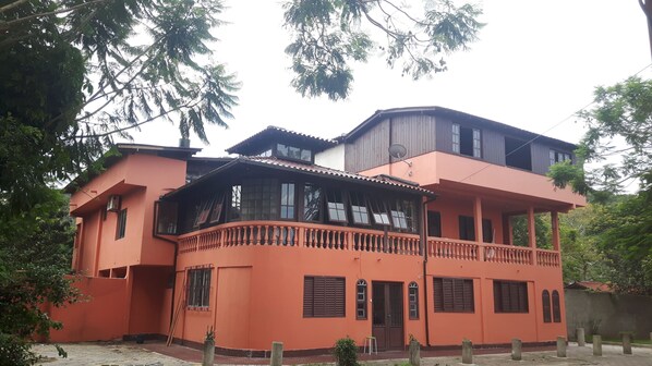 ด้านหน้าที่พัก