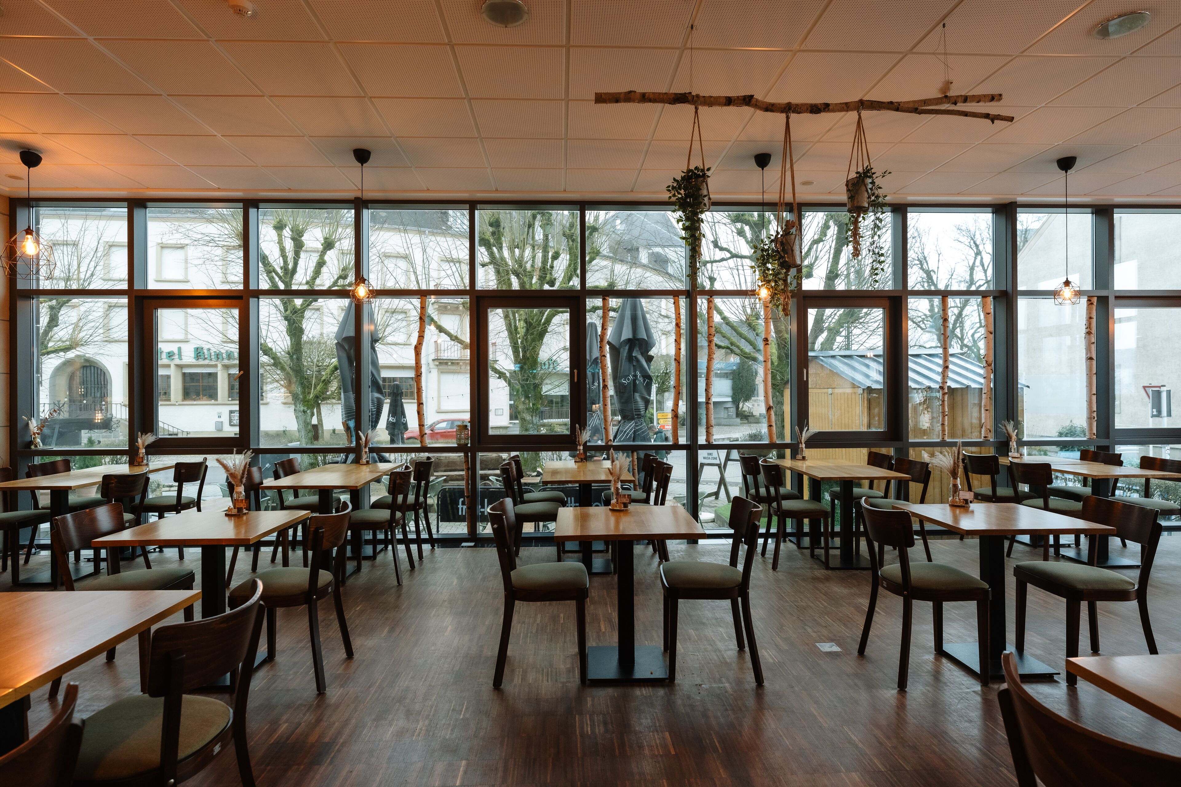 lunch and dinner served, local and international cuisine