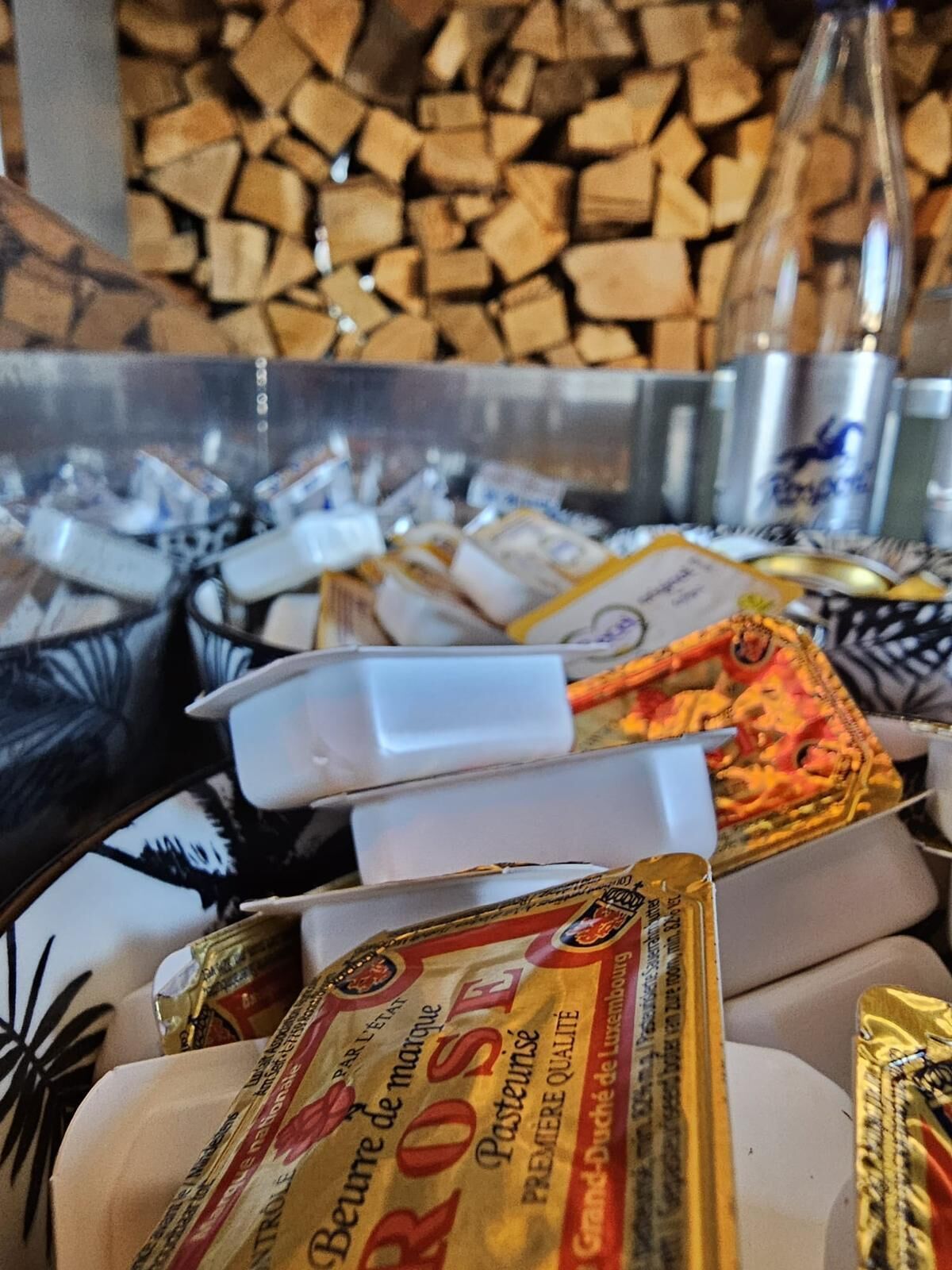 lunch and dinner served, local and international cuisine