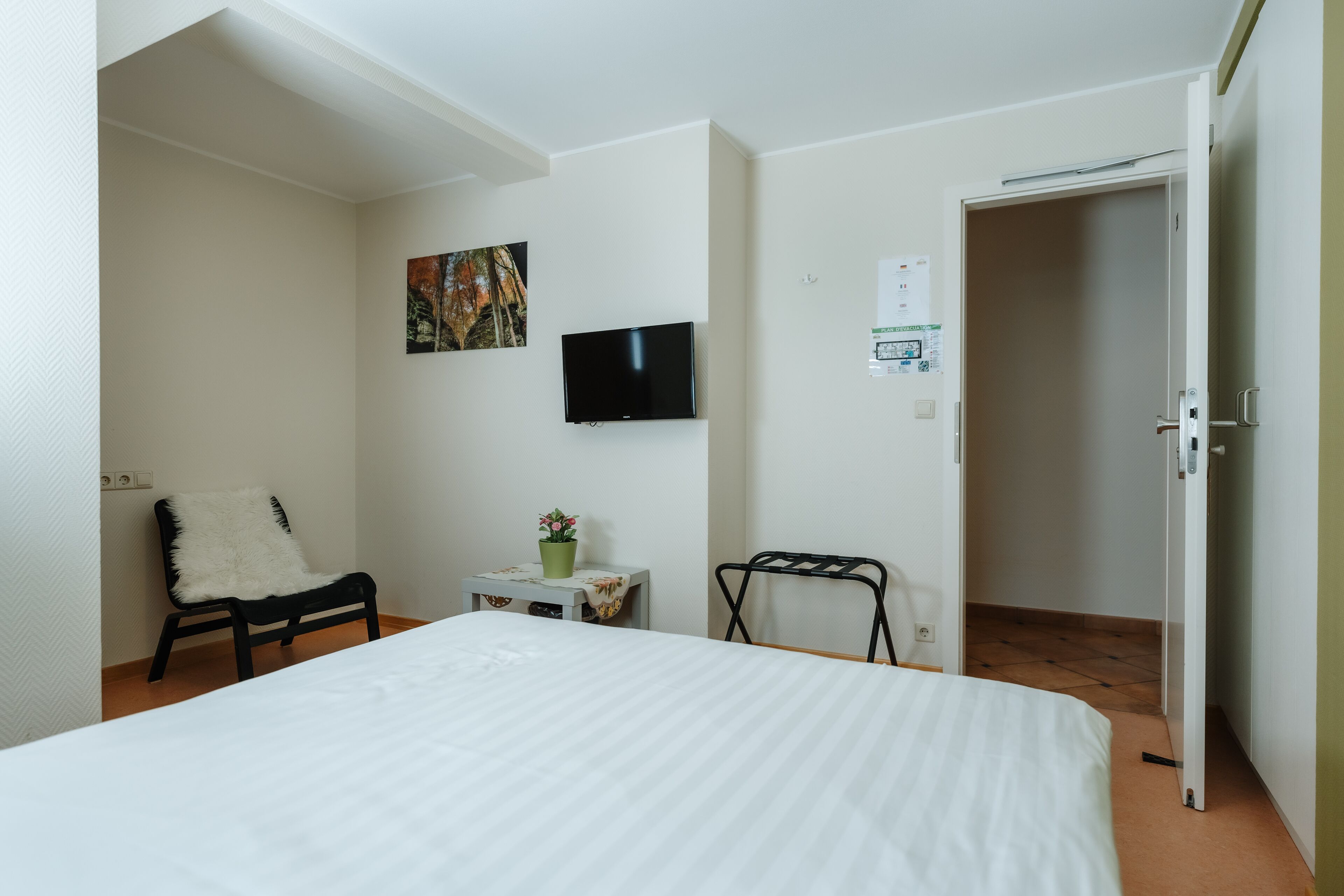 basic double room | free wifi, wheelchair access