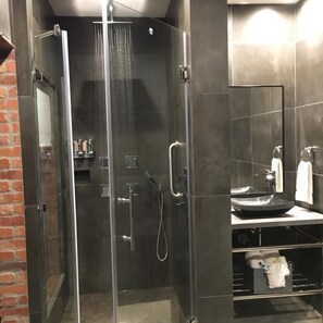 Free toiletries, towels