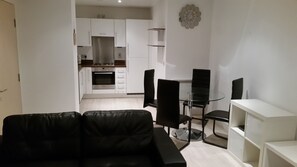 Premium Apartment, 1 Bedroom, Balcony, City View | Desk, iron/ironing board, free WiFi - Glasgow Central Skyline Apartment (Glasgow)