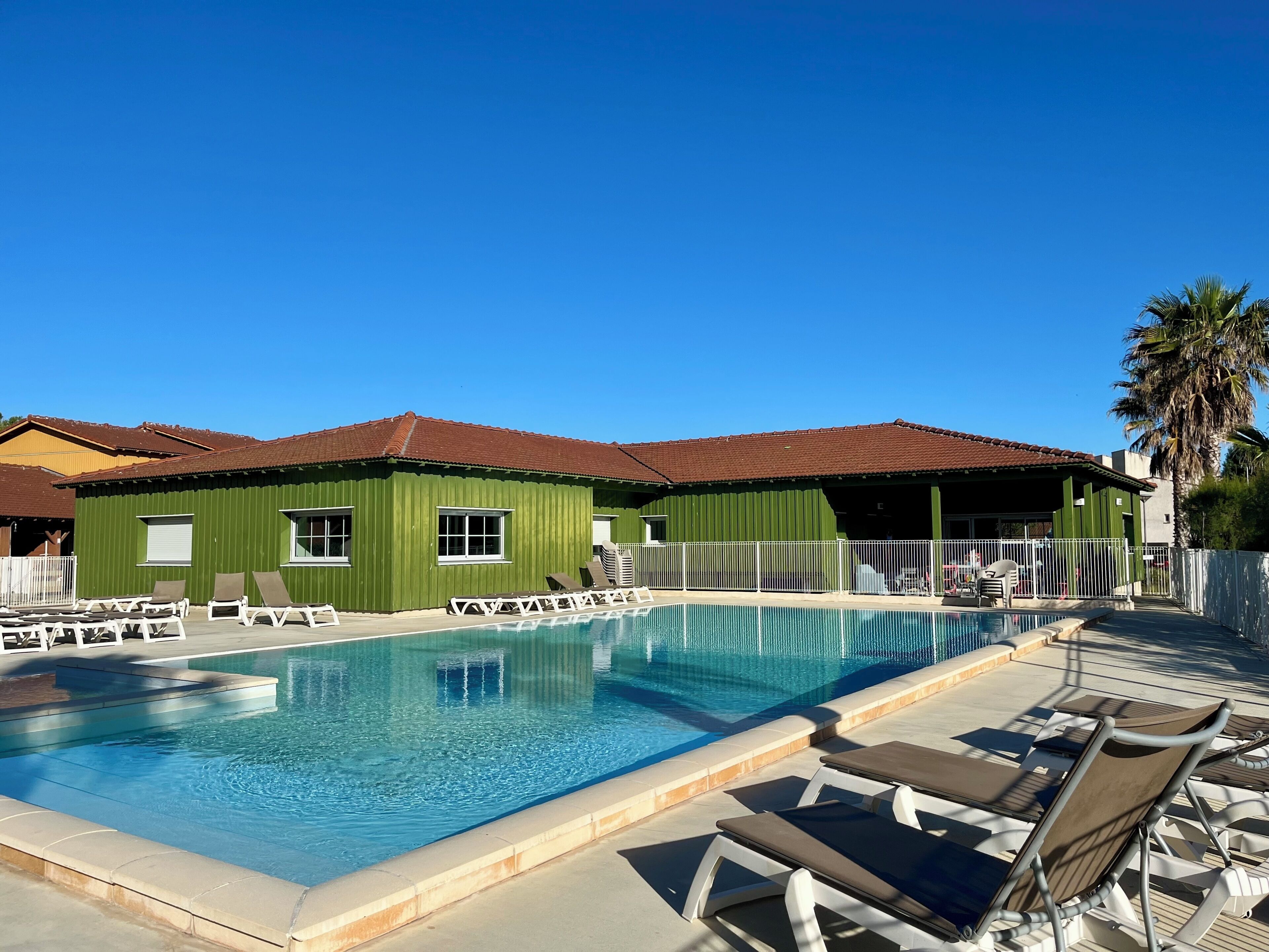Piscine extérieure (ouverte en saison)