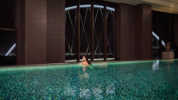 室內泳池