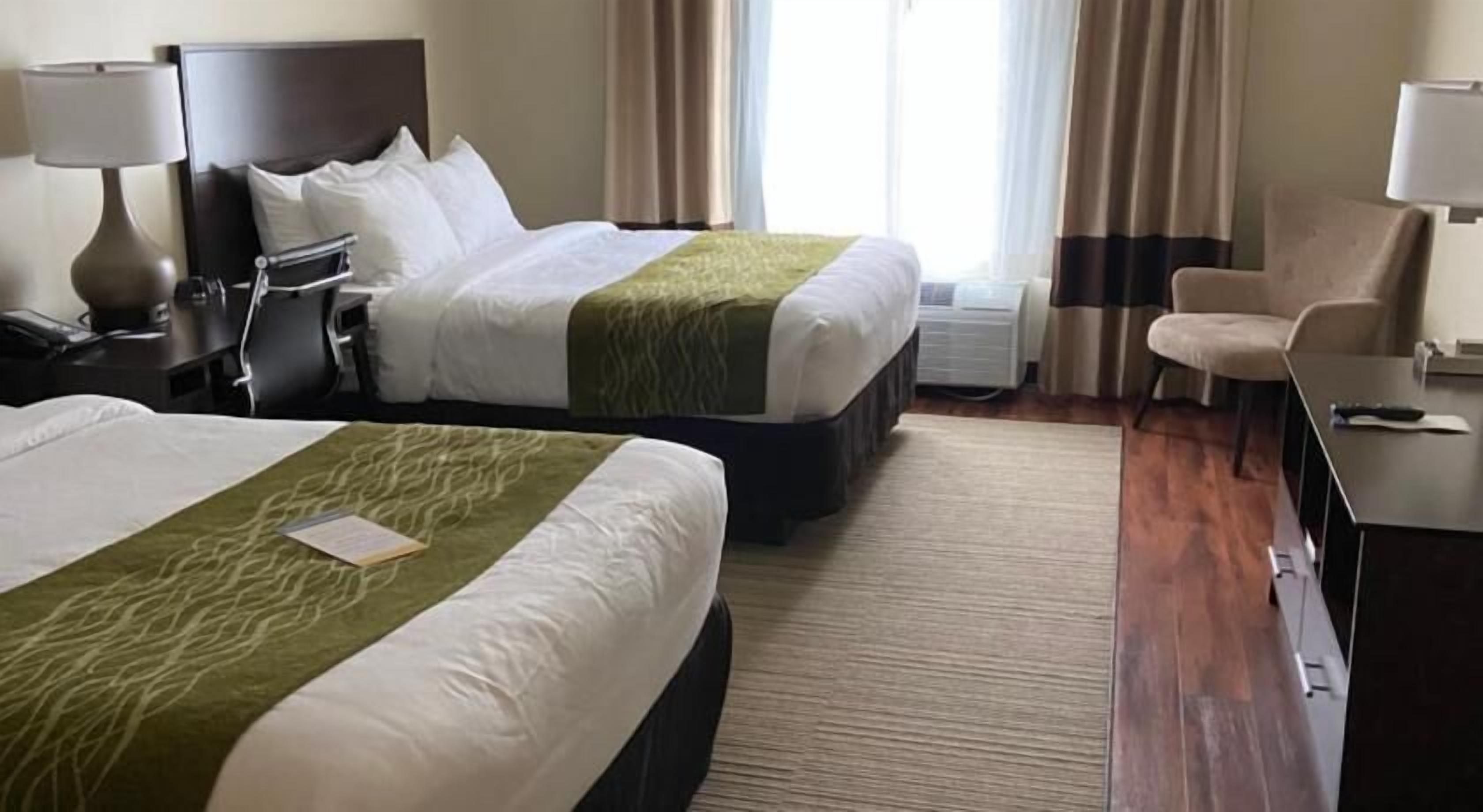 Premium bedding, in-room safe, desk, blackout drapes