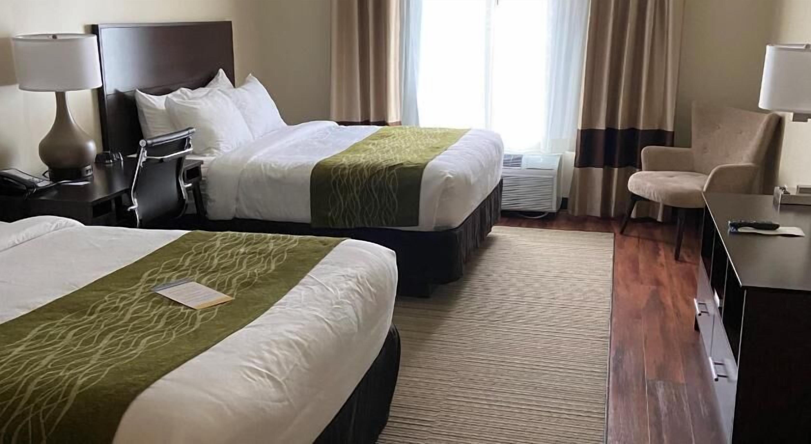 Premium bedding, in-room safe, desk, blackout drapes