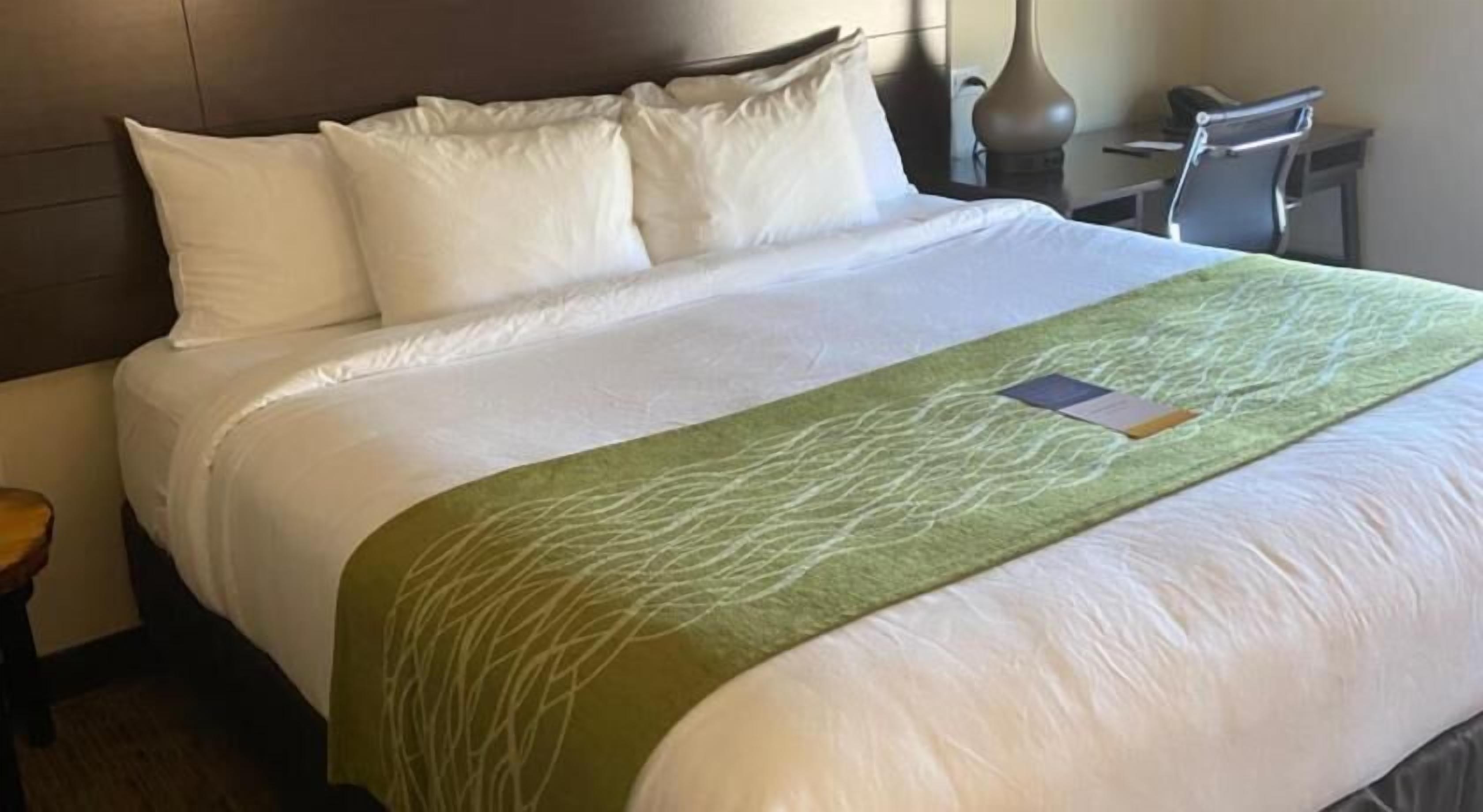 Premium bedding, in-room safe, desk, blackout drapes