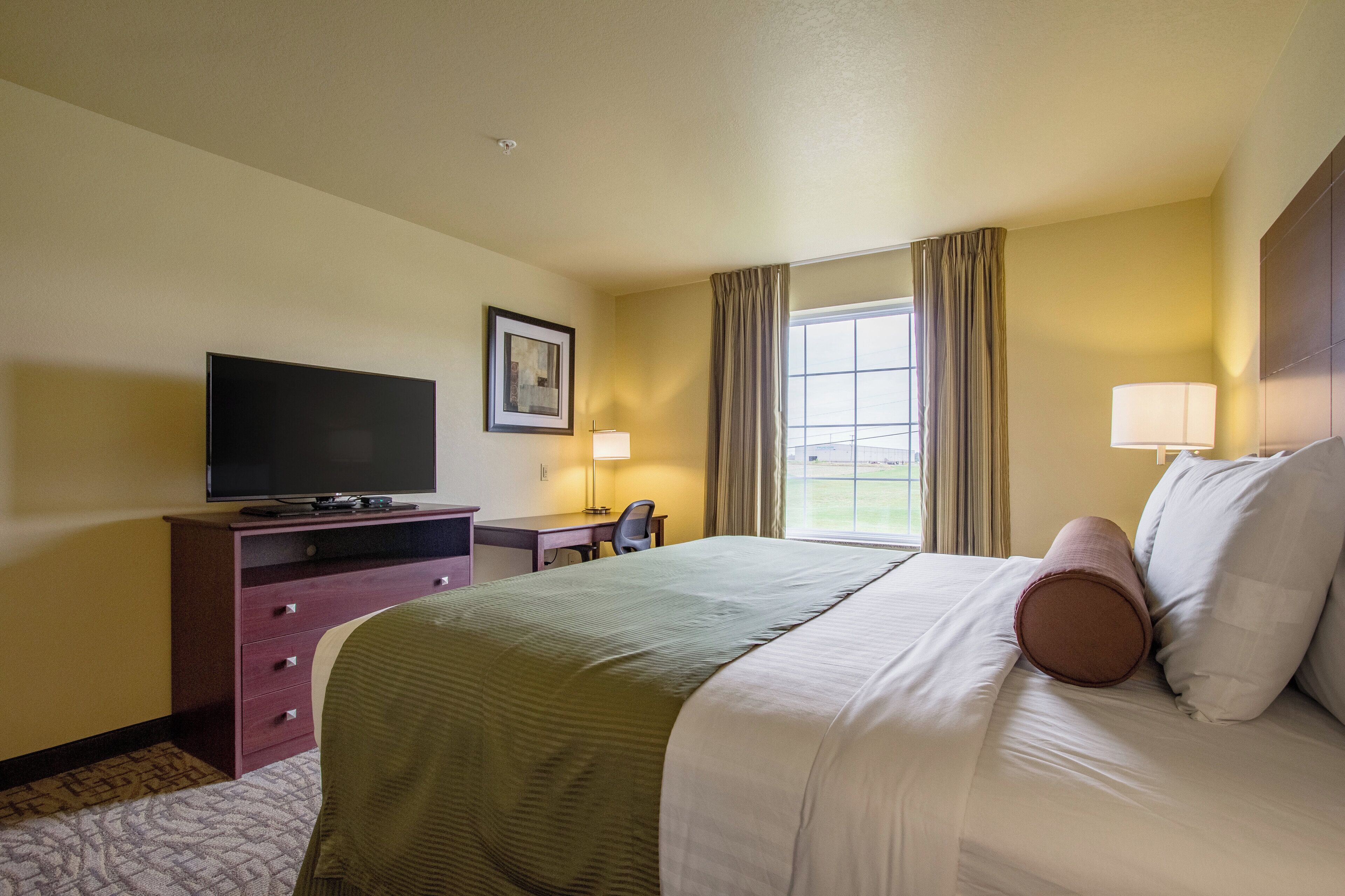 premium bedding, in-room safe, desk, laptop workspace