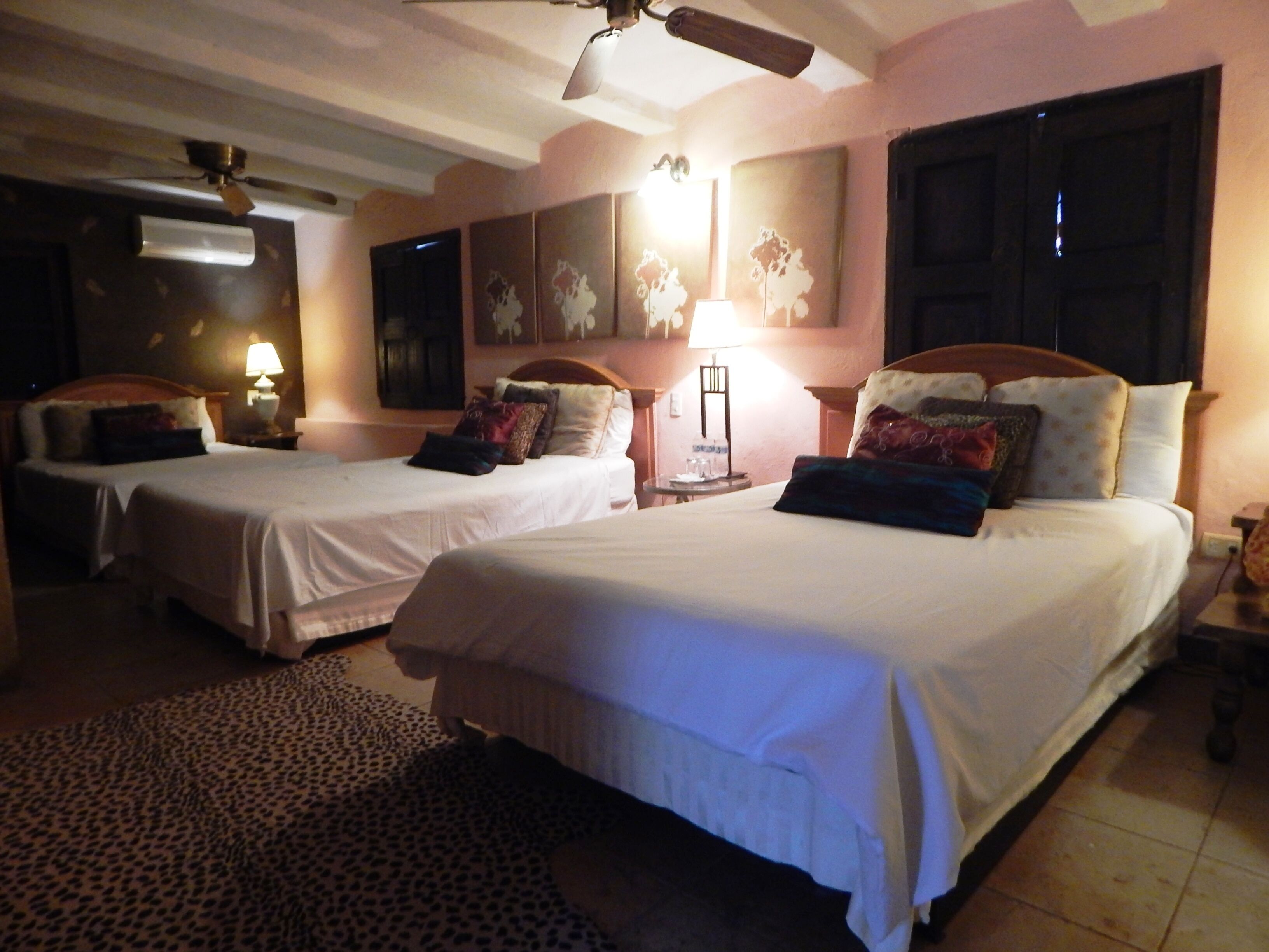 design triple room, multiple beds | 1 bedroom, bed sheets