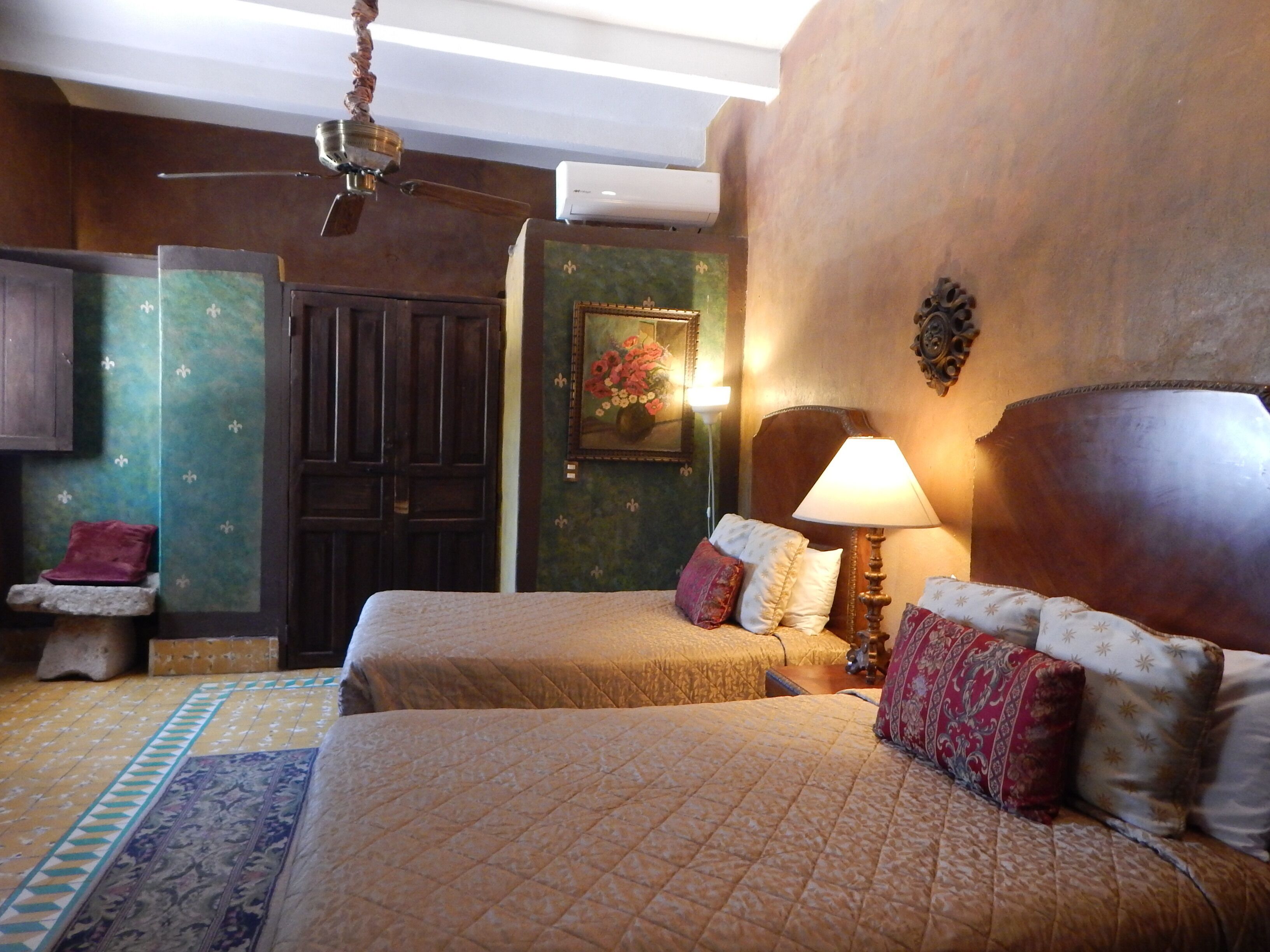 design double room, 2 double beds | 1 bedroom, bed sheets