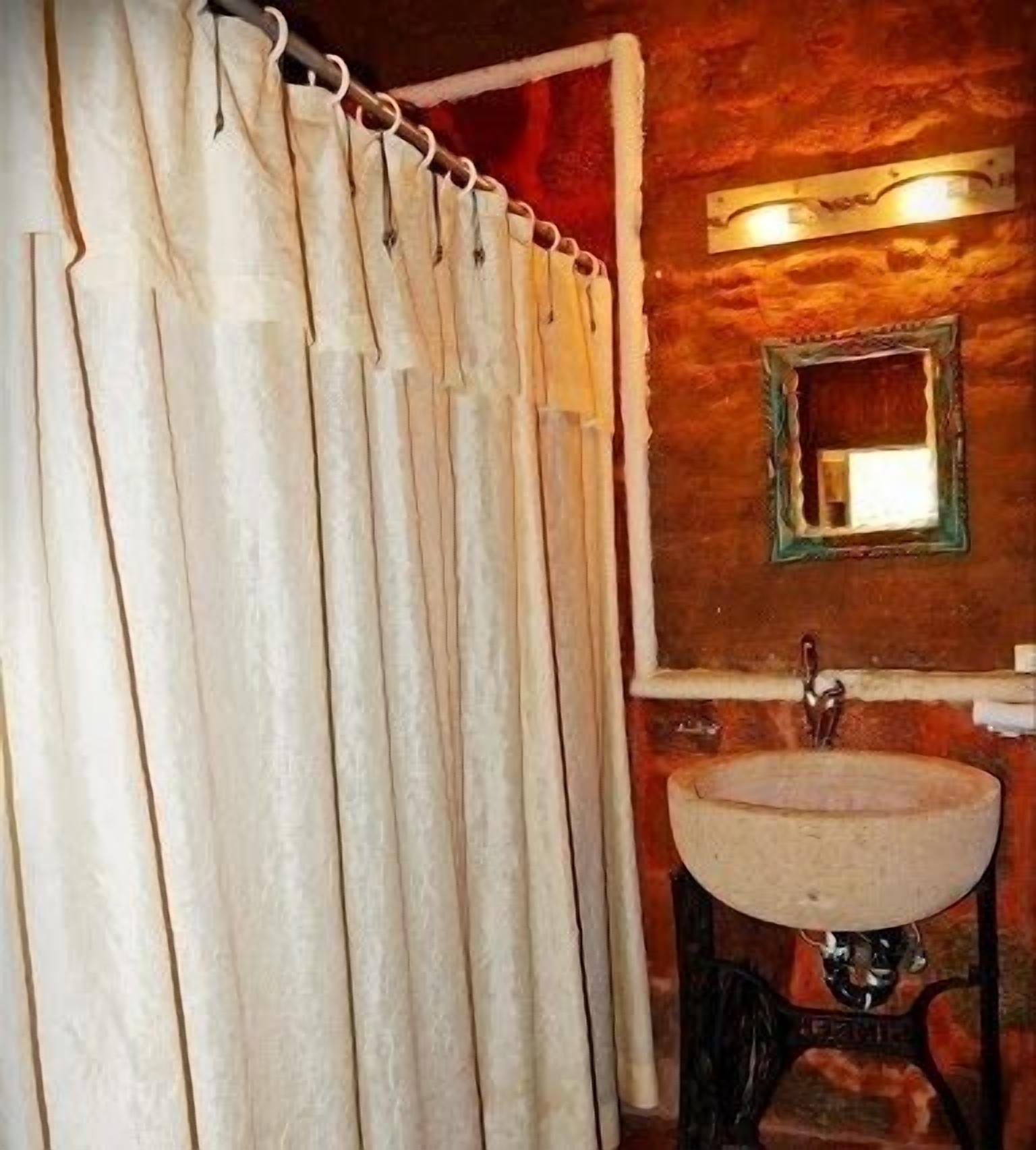 design double room, 1 king bed | bathroom | free toiletries, hair dryer, towels, shampoo