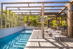 Piscina estreita