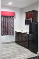 Frigobar, microondas, cafetera/tetera