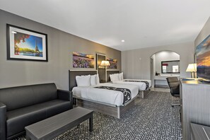 Hypo-allergenic bedding, down comforters, desk, blackout drapes - Paris Inn & Suites (Paris)