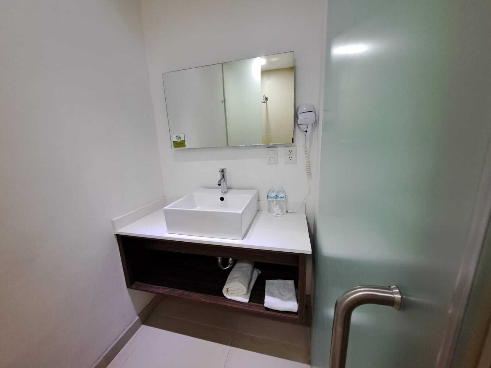 standard room | bathroom | shower, free toiletries, hair dryer, towels