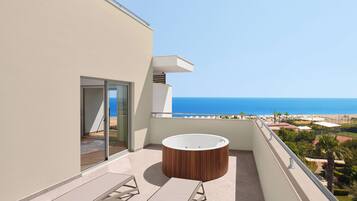 DELUXE SEA VIEW WITH JACUZZI ON TERRACE | Udsigt fra værelset