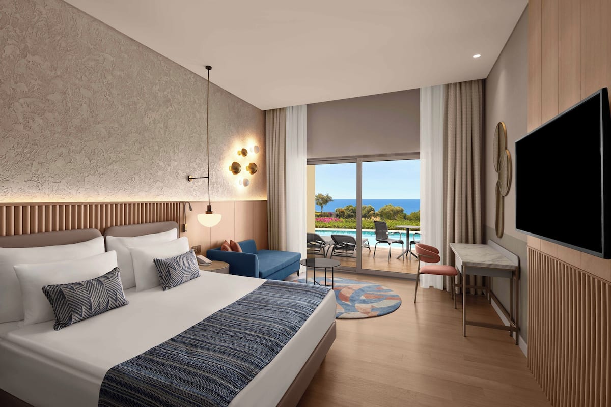 Deluxe Room, Sea View (Adult, Swim Up) | Minibar, in-room safe, desk, iron/ironing board