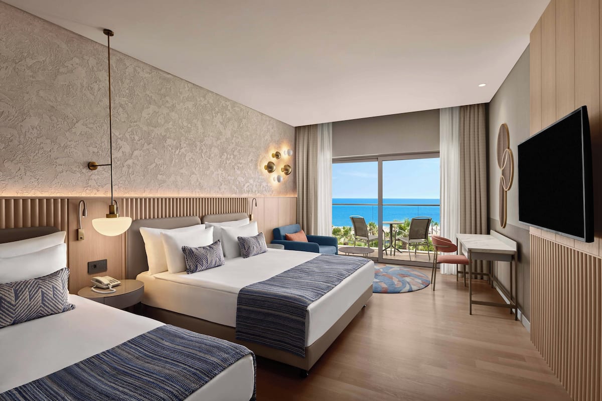 Deluxe Room, Sea View (Dbl4, Mixed Section) | Minibar, in-room safe, desk, iron/ironing board