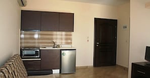 Frigorífic, forn, placa de cuina i bullidora elèctrica