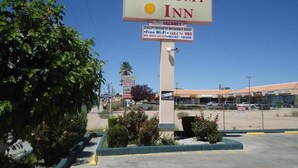 Property grounds - Economy Inn Victorville (Victorville)