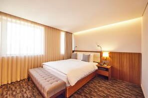 Premium bedding, in-room safe, desk, blackout drapes